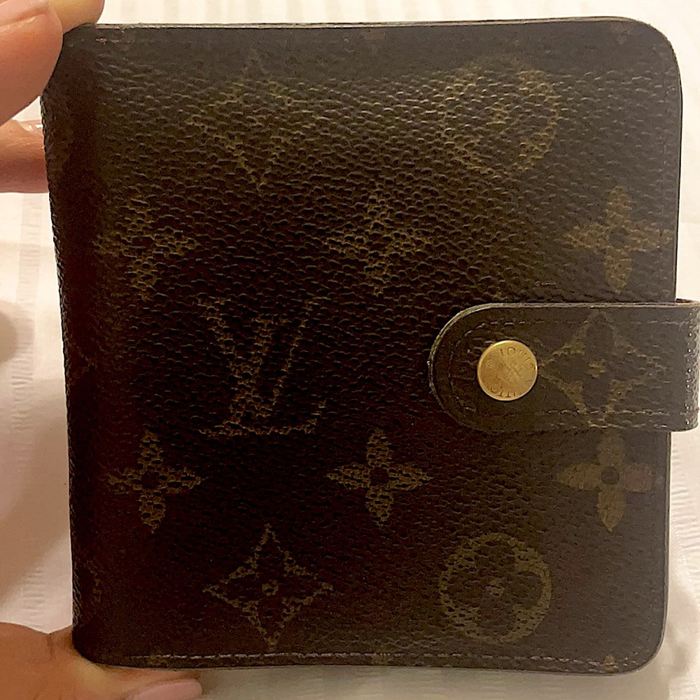 Vintage Louis Vuitton zippy wallet